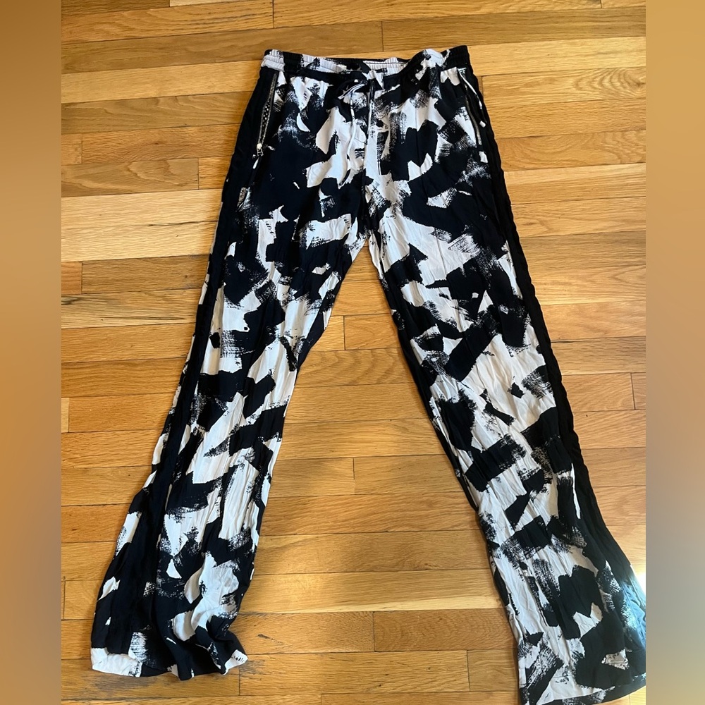 L.A.M.B. Black & White Abstract Print Lounge Pants